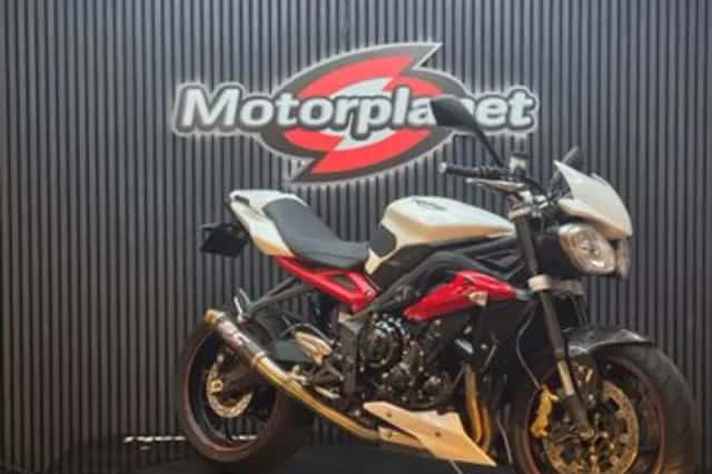 Triumph Speed Triple (2017) thumbnail 2