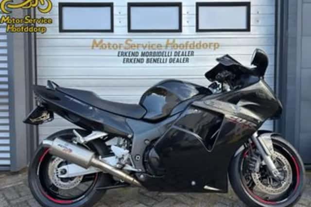 Honda CBR 1100 XX Super Blackbird (1997) thumbnail 1