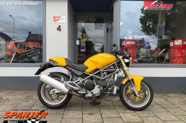 Ducati M900 Monster (1999) thumbnail 1