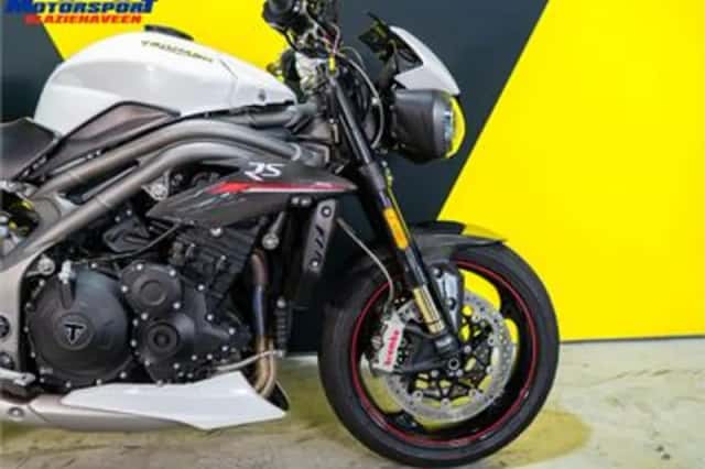 Triumph Speed Triple RS (2018) thumbnail 2