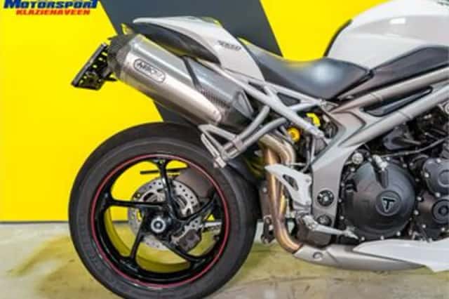 Triumph Speed Triple RS (2018) thumbnail 3