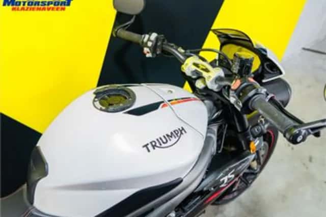 Triumph Speed Triple RS (2018) thumbnail 5