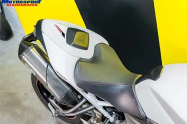 Triumph Speed Triple RS (2018) thumbnail 6