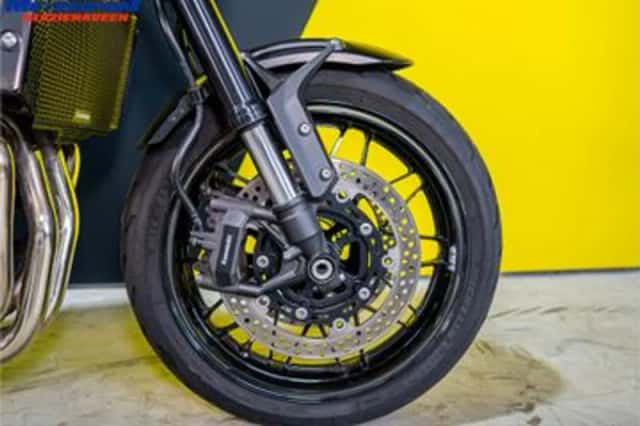Kawasaki Z900RS (2018) thumbnail 4