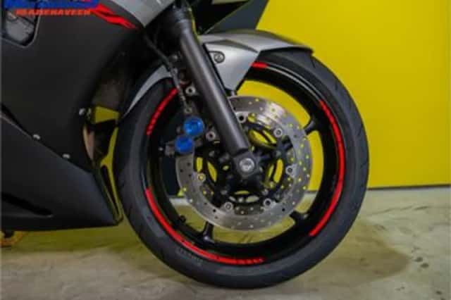 Yamaha YZF-R6 (2003) thumbnail 4