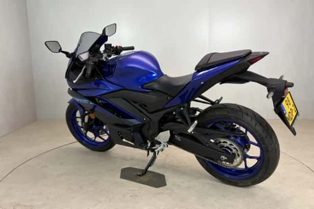 Yamaha YZF-R3 (2023) thumbnail 6