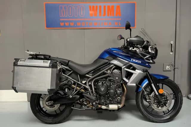 Triumph Tiger 800 XRX (2017) thumbnail 1