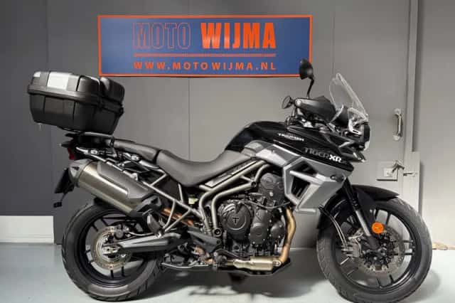 Triumph Tiger 800 XRX (2017) thumbnail 1