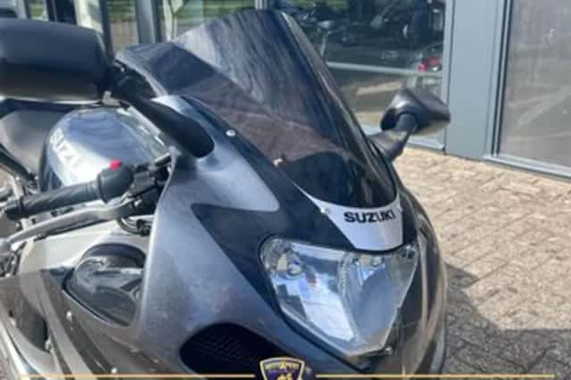Suzuki GSX-R1000 (2001) thumbnail 3