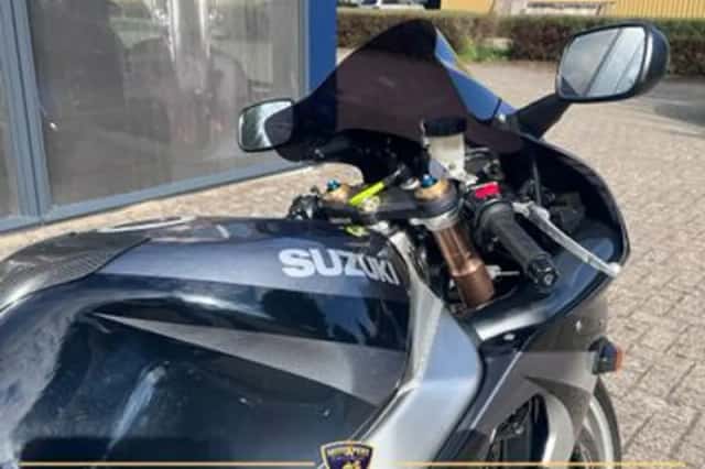 Suzuki GSX-R1000 (2001) thumbnail 5