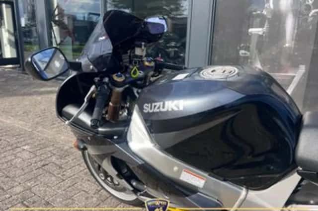 Suzuki GSX-R1000 (2001) thumbnail 6