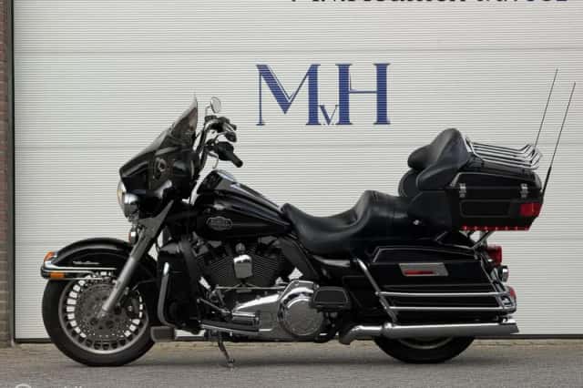 Harley-Davidson Electra Glide Ultra Classic (2010) thumbnail 2