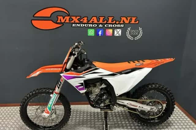 KTM 250 SX-F (2024) thumbnail 2
