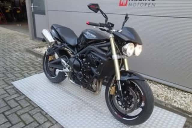 Triumph Street Triple (2010) thumbnail 2