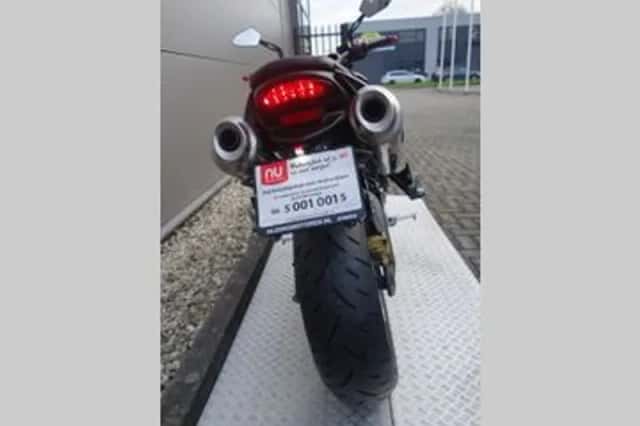 Triumph Street Triple (2010) thumbnail 4