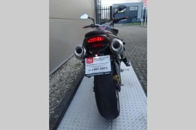 Triumph Street Triple (2010) thumbnail 5