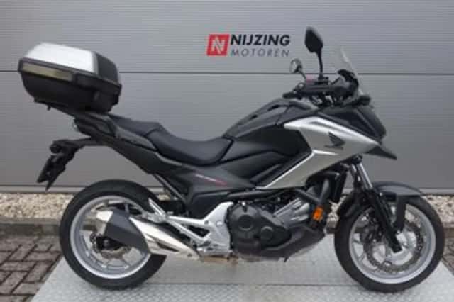 Honda NC750X (2016) thumbnail 1