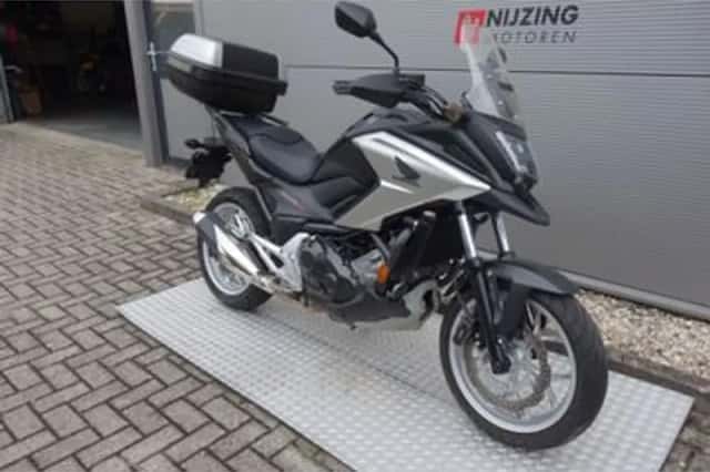 Honda NC750X (2016) thumbnail 2