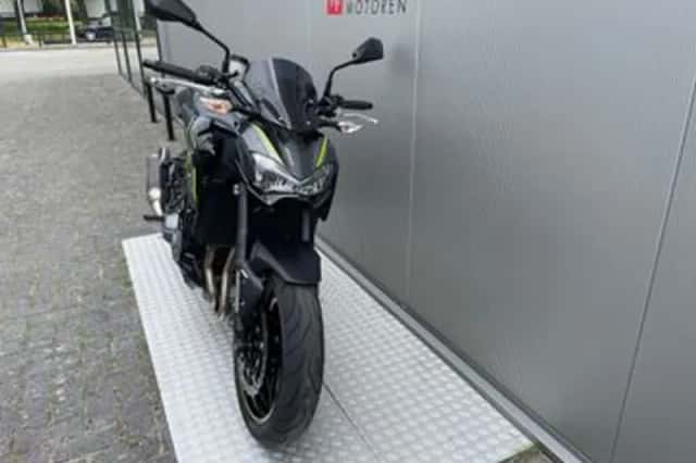 Kawasaki Z900 (2018) thumbnail 4
