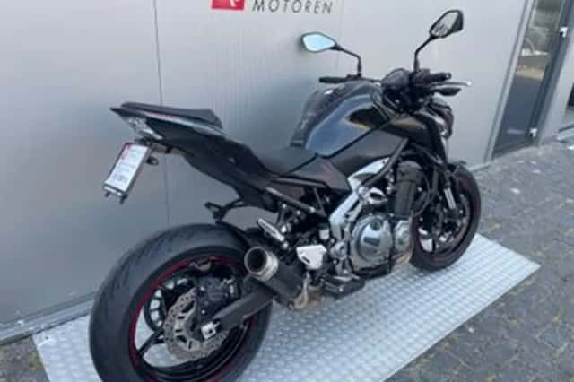 Kawasaki Z900 (2018) thumbnail 3