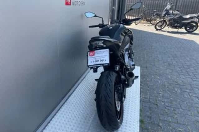 Kawasaki Z900 (2018) thumbnail 5
