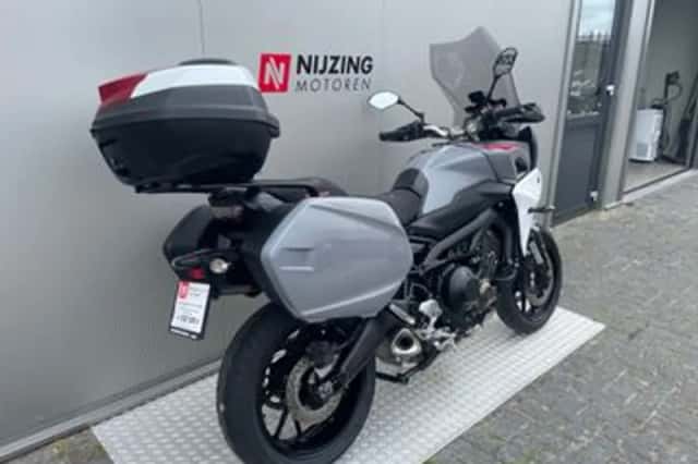 Yamaha Tracer 900 (2018) thumbnail 3