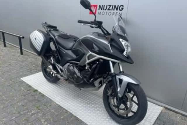 Honda NC750X (2015) thumbnail 2