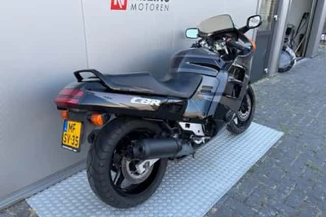 Honda CBR 1000 F (1993) thumbnail 3