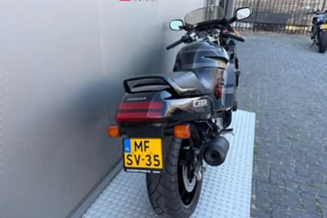Honda CBR 1000 F (1993) thumbnail 5