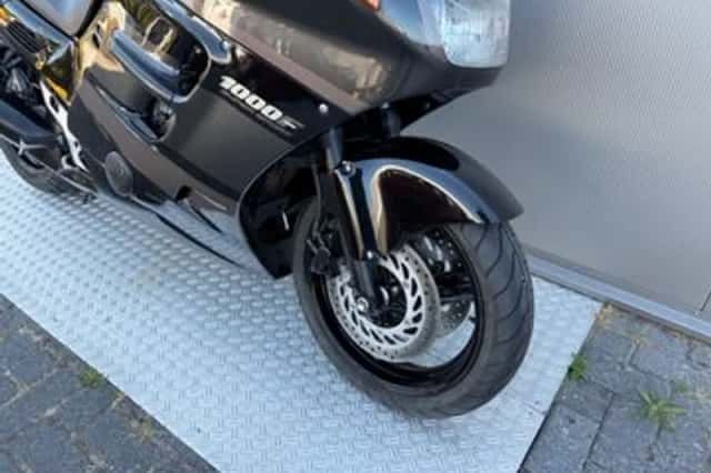 Honda CBR 1000 F (1993) thumbnail 6