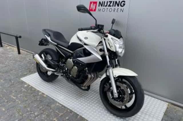 Yamaha XJ6 Diversion (2011) thumbnail 2