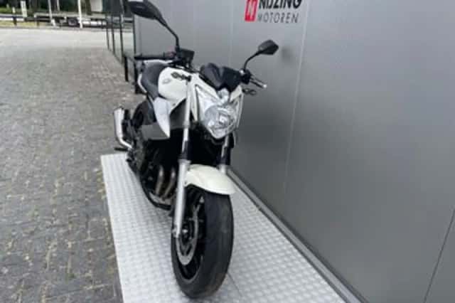 Yamaha XJ6 Diversion (2011) thumbnail 4