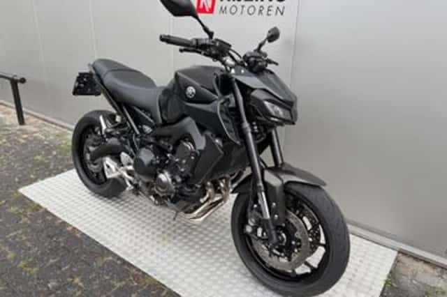 Yamaha MT-09 (2017) thumbnail 2