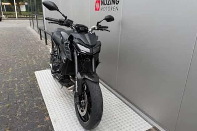Yamaha MT-09 (2017) thumbnail 4