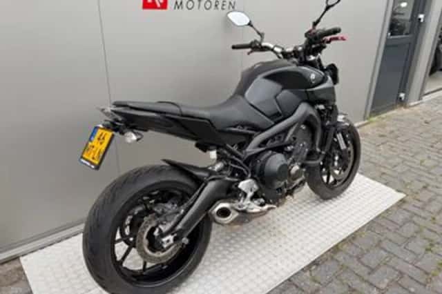 Yamaha MT-09 (2017) thumbnail 3