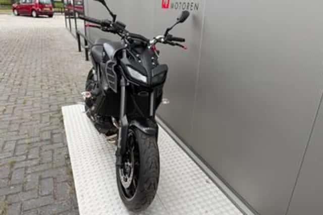 Yamaha MT-09 (2017) thumbnail 4