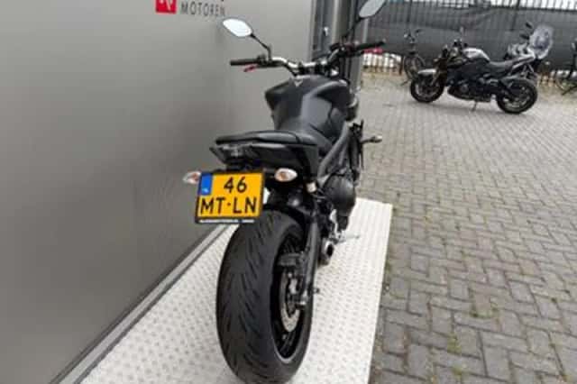 Yamaha MT-09 (2017) thumbnail 5