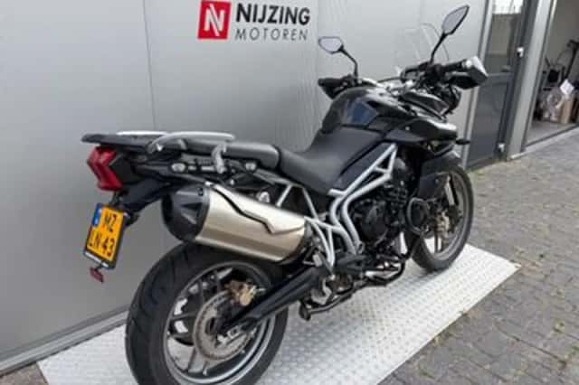 Triumph Tiger 800 (2011) thumbnail 3