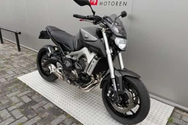 Yamaha MT-09 (2014) thumbnail 2