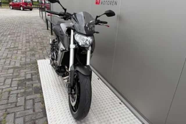 Yamaha MT-09 (2014) thumbnail 4