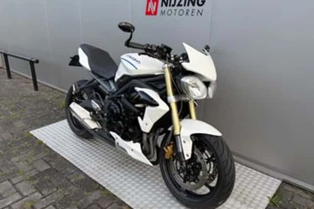 Triumph Street Triple (2013) thumbnail 2