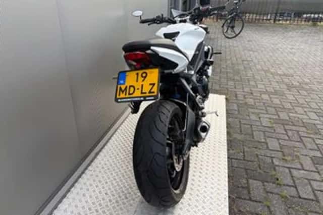 Triumph Street Triple (2013) thumbnail 5