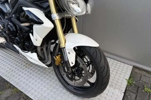 Triumph Street Triple (2013) thumbnail 6