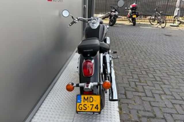 Honda VT 750 Shadow (2000) thumbnail 5