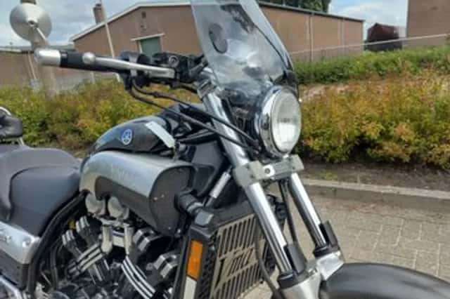 Yamaha VMX 1200 V-MAX (2002) thumbnail 3