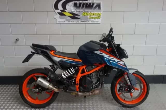 KTM 390 Duke (2024) thumbnail 2