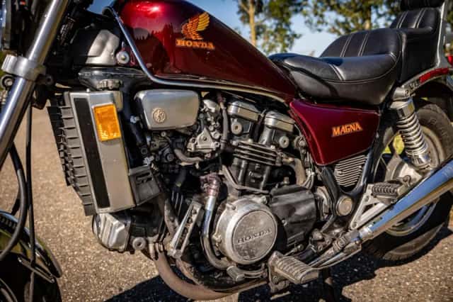 Honda Chopper VF 700C Magna (1984) thumbnail 6