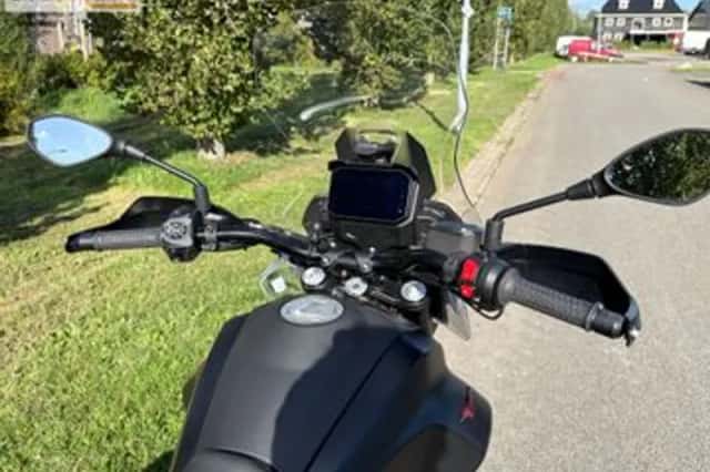 Moto Guzzi V85 TT (2024) thumbnail 2