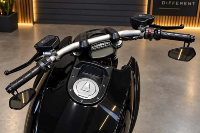 Ducati Diavel (2011) thumbnail 5