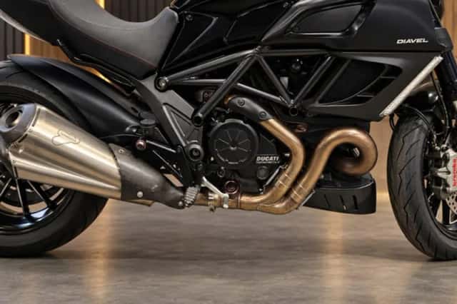 Ducati Diavel (2011) thumbnail 6